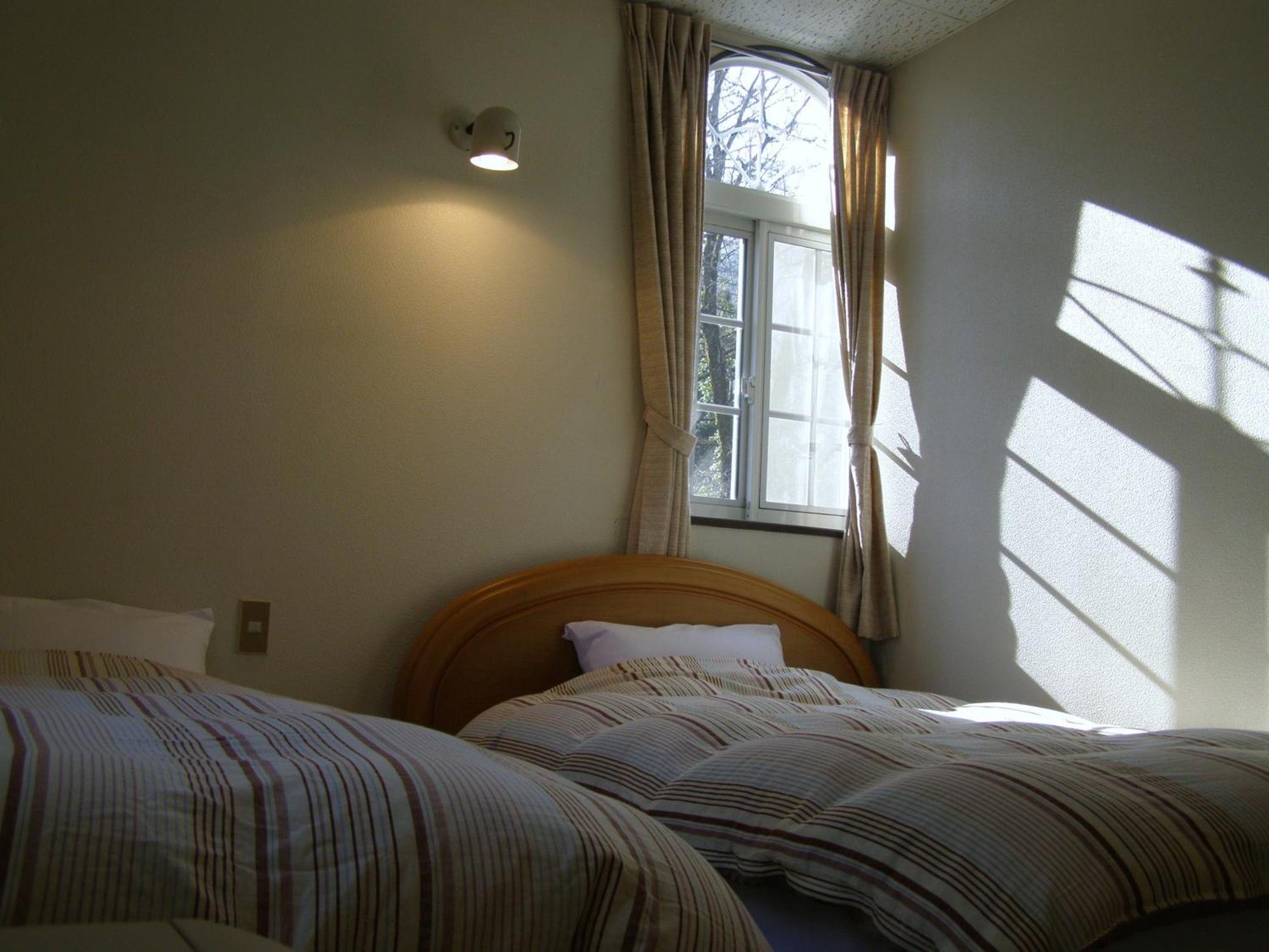 Sunny Side Hut Bed & Breakfast Hakuba Bagian luar foto