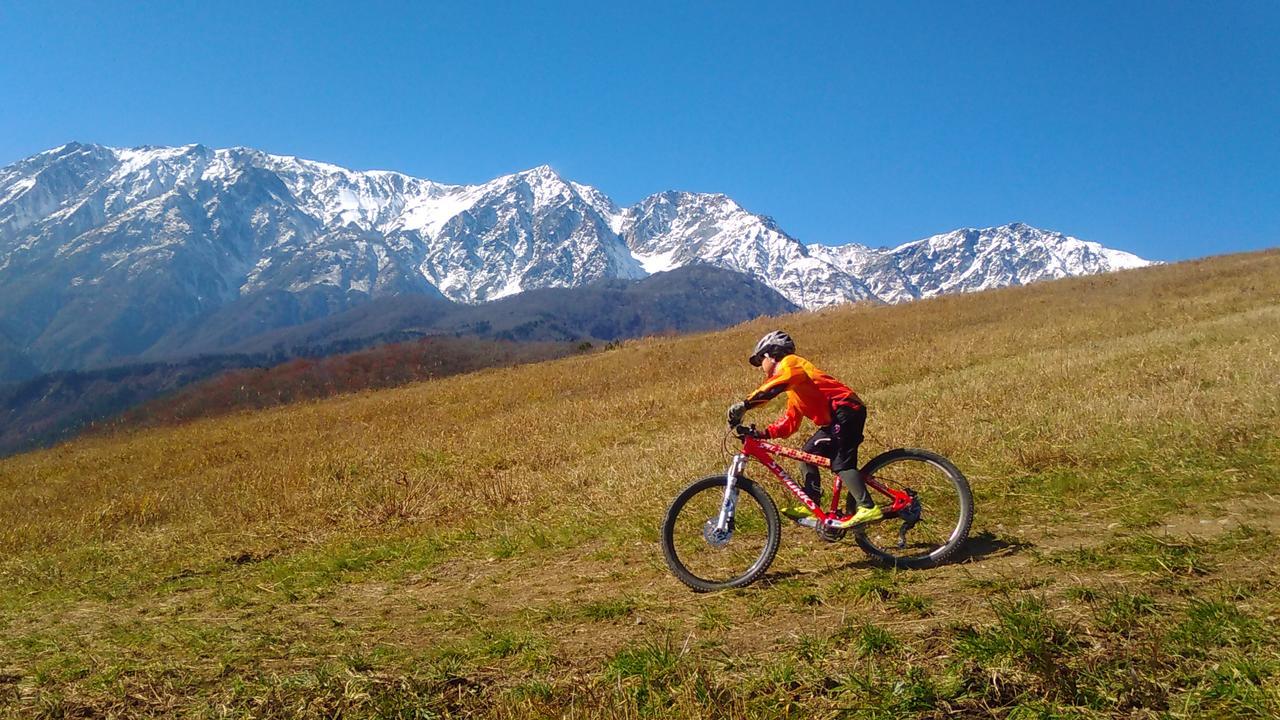 Sunny Side Hut Bed & Breakfast Hakuba Bagian luar foto