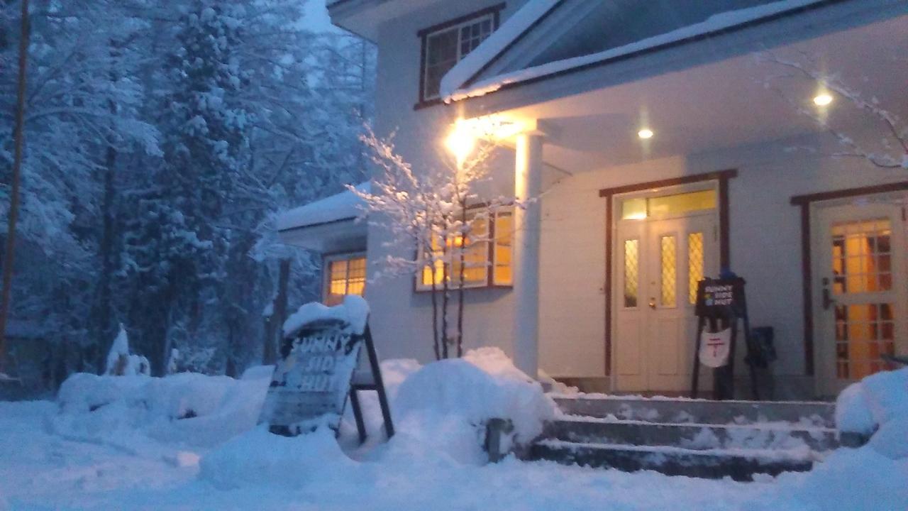 Sunny Side Hut Bed & Breakfast Hakuba Bagian luar foto